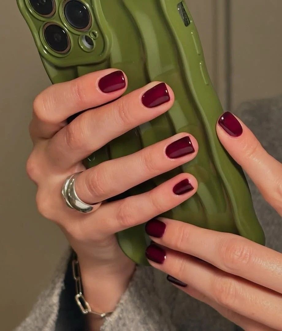 Diorgirlx's tweet photo. red nails https://t.co/waCf6BysRJ