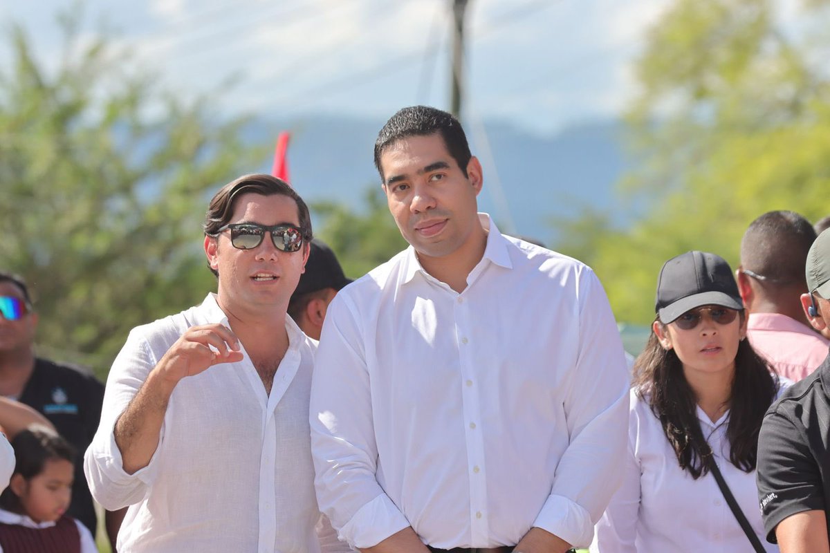 PartidoLibreFM's tweet photo. Con obras que transforman, la presidenta Xiomara Castro inauguró en Támara 5.5 km de carretera 🚧 una vía que impulsa el crecimiento y bienestar de la comunidad.✊🏻
#xiomarasícumple #Los23 #Libre #vamosporlasegundavictoria✌️ https://t.co/DiWAgx06AM