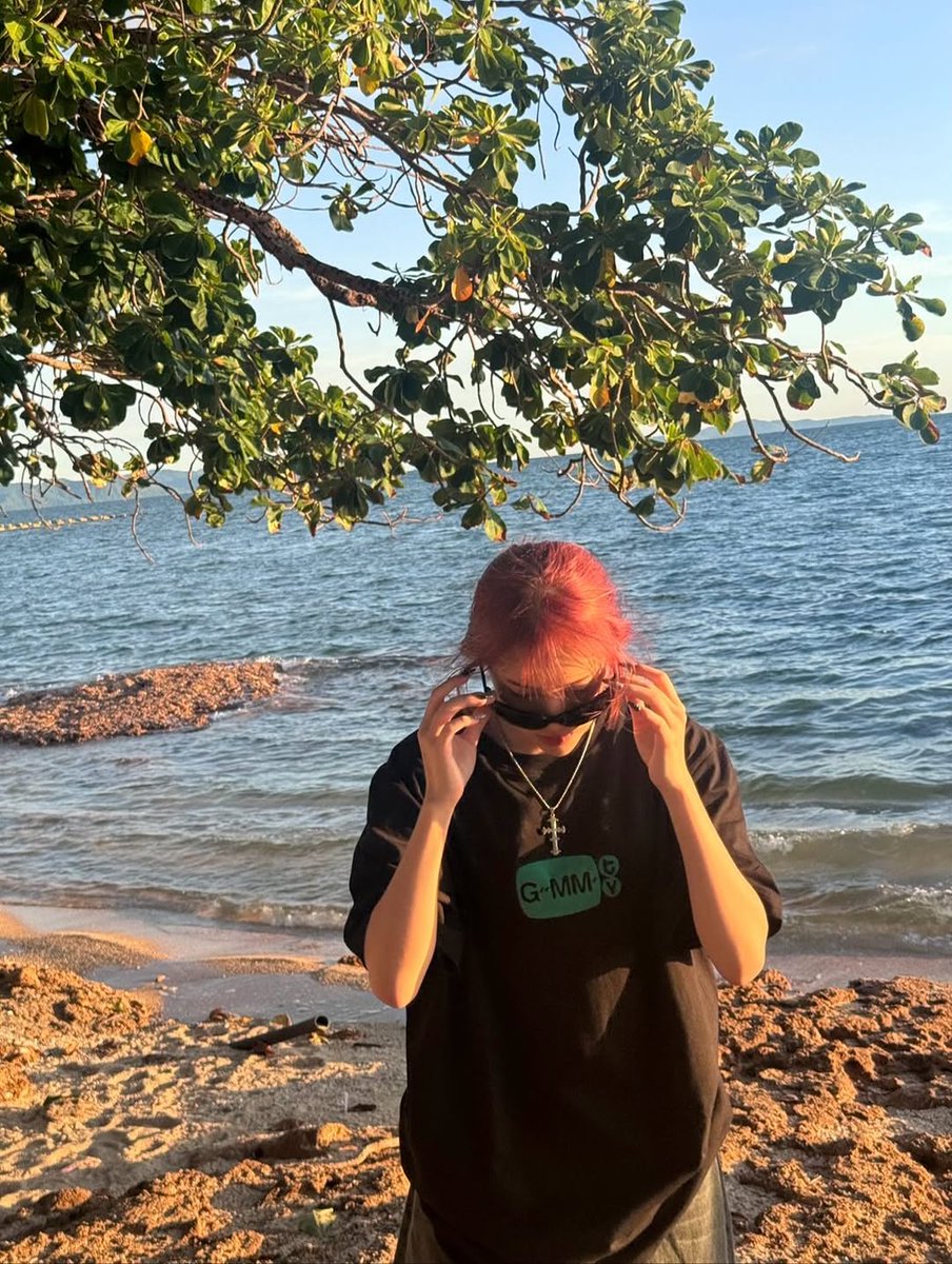 rohyunwha's tweet photo. Sunkissed sunshine ☀️ https://t.co/fpHMYH659x