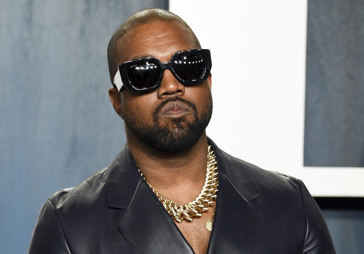 teddyfinity's tweet photo. JUST IN: $YZY, launched by rapper Ye, briefly hit a $3B market cap per Nansen https://t.co/fp7fIa2jDQ