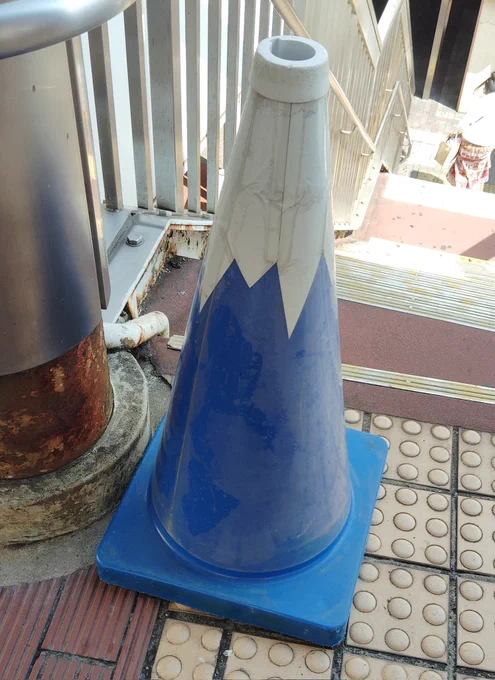 こんにちは_(:3」z)_ 暑いですね…買い物に出たら富士山発見和みました 安全快適にお過ごしください