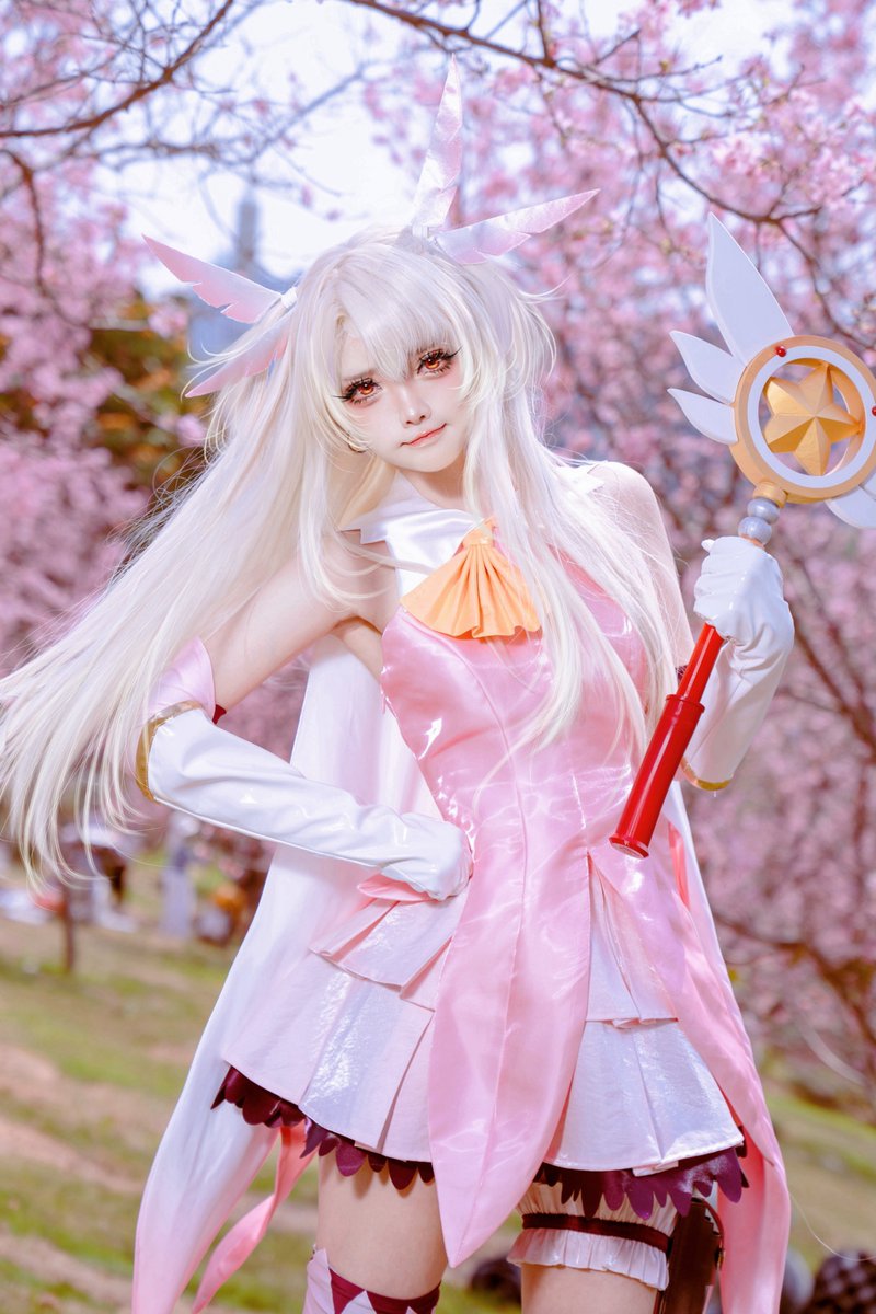 新品 Fate FGO プリズマ☆イリヤ　イリヤ　再臨　コスプレ　衣装　Mサイズ 新品)Fate FGO プリズマ☆イリヤ イリヤ 再臨 コスプレ衣装 M