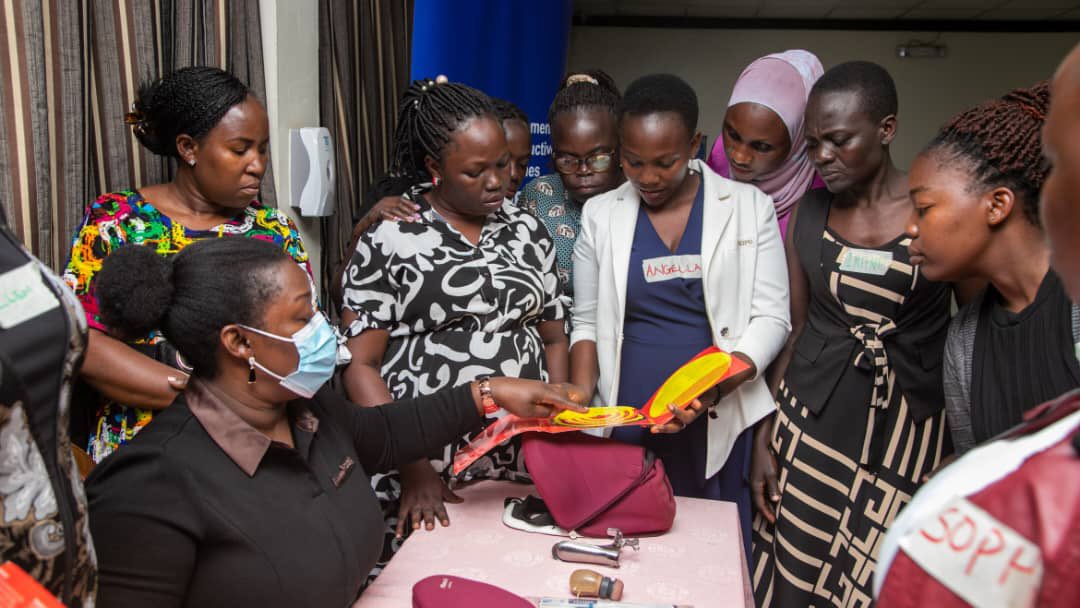 UKinUganda's tweet photo. 15% of pregnant women in 🇺🇬 face life threatening childbirth complications. Through the #EMPOWERUg programme, @UKinUganda is building capacity of health workers at national, regional &amp; health facility levels to reduce preventable deaths &amp; expand access to modern Family Planning. https://t.co/A98A5Er2om