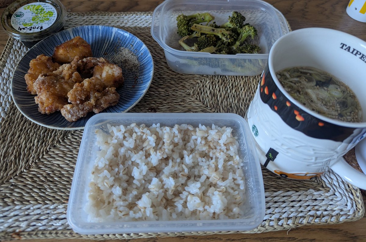 gomakakebba's tweet image. 午後ローで火曜から3日連続バック・トゥ・ザ・フューチャー!!
観ながら昼食をとるため13:00頃にノソノソと用意する無職の夏✌️