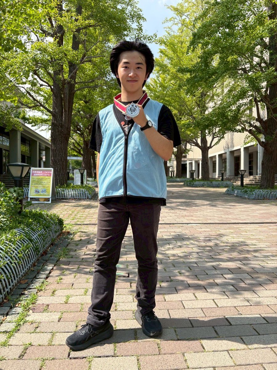 久しぶりの投稿です！
8月18日〜21日の4日間、東京都立大学で開催された日本生物学オリンピック2025に参加してきました！
銀メダル🥈をいただくことができました！生物好きの友達をたくさん作ることもでき、忘れられない濃密な4日間になりました！本当に楽しかった！！！