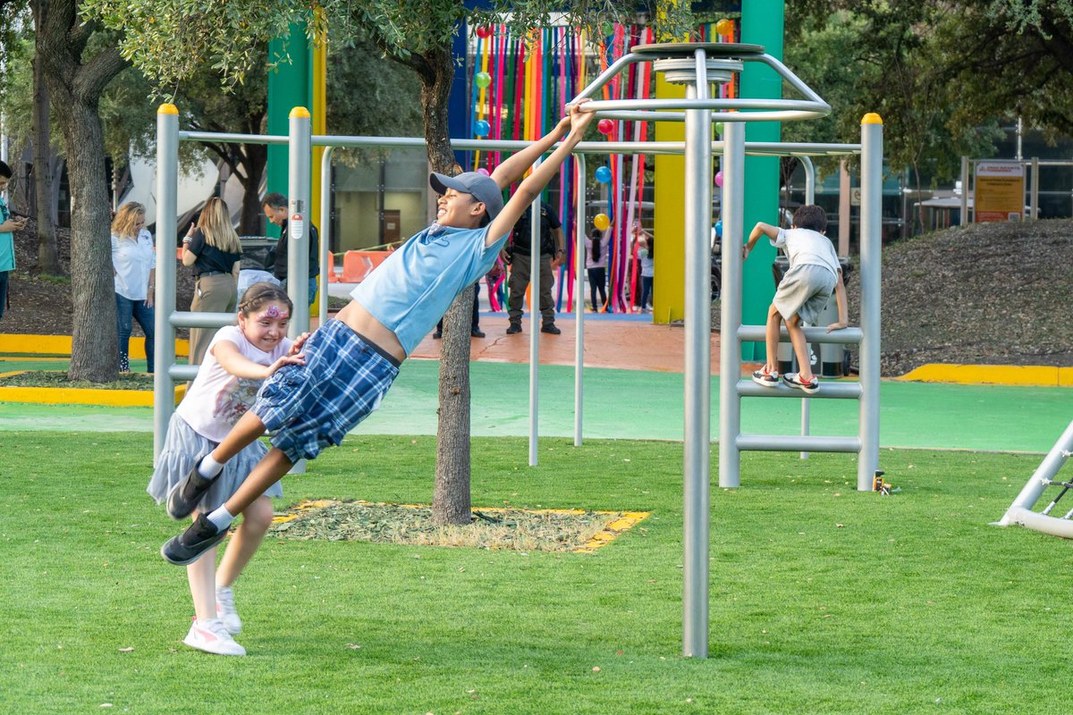 🌟 Nueva zona infantil en Parque Fundidora 🛝

Nos llena de alegría anunciar la apertura de un nuevo espacio para las niñas y los niños de Nuevo León.

Un área al aire libre, donde podrán disfrutar horas de entretenimiento sano y seguro 🛝🌳.

¡Los esperamos, entrada libre! 🙌🏻