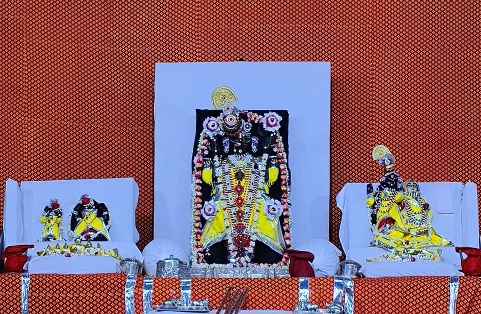 🚩 !!श्री द्वारकेशो जयति!!
🛕  आज दिनाँक 21अगस्त 2025 के दर्शन राजाधिराज ठाकुर श्रीद्वारिकाधीश जी महाराज, मथुरा।।
श्री हरिः ।।हे नाथ! मेरे नाथ ! मैं आपको भूलूँ नहीं !!