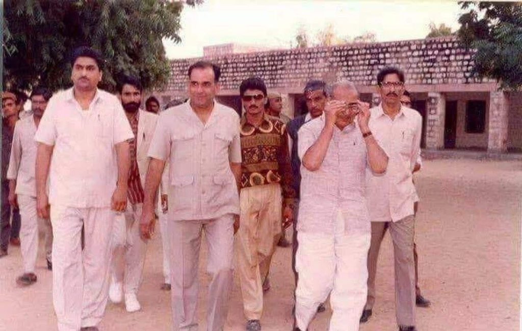 कर्नल साहब नहीं रहे….. 
ये शब्द बेहद दुखद है। 
आप ताउम्र जवान थे, आप हमेशा हमारे दिलों में जवान रहेंगे। 
बहुत लिखने का दिल है पर आपसे बहुत कुछ सीखना बाक़ी रह गया। 

थार में ये खालीपन हमेशा रहेगा। 🙏🏻🙏🏻