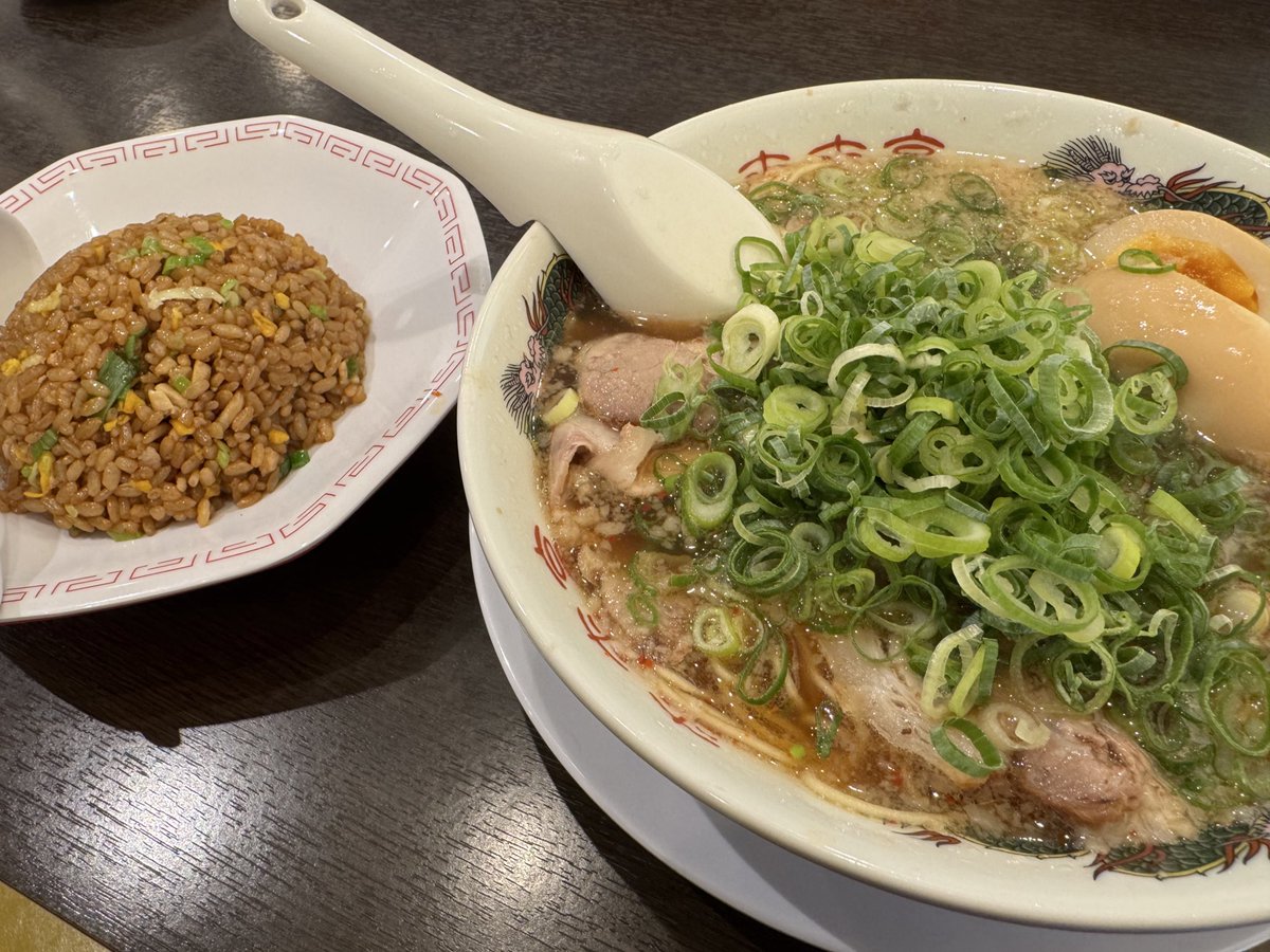 本日のお昼はがっつり定食でした🍜
カロリー消費の為にも午後も頑張ります💪

#企業公式夏のフォロー祭り 
#企業公式相互フォロー 
#フォワーダー
#国際物流
#輸出入