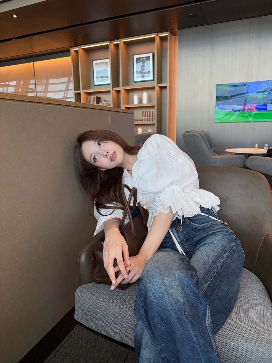imnayeonarchive's tweet photo. girlfriend https://t.co/Bdb64b0yse