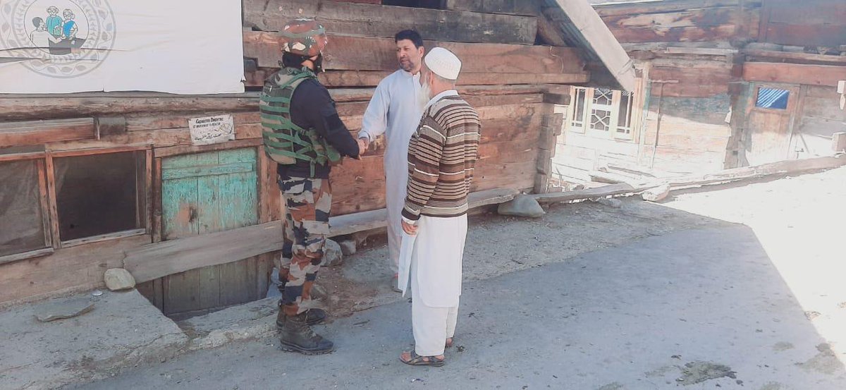 kupwarasentinel's tweet photo. #IndianArmy carried out a Khairiyat Patrol near the LC in #Dassi & #Tharbal. By interacting with villagers, the Army reinforced trust, addressed concerns, and strengthened the security net, ensuring harmony at the nation’s edge. https://t.co/jh1MbJCZfc