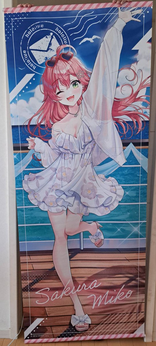 ホロなゾンビのDMMスクラッチが届いた タペストリーが俺よりもでかい 