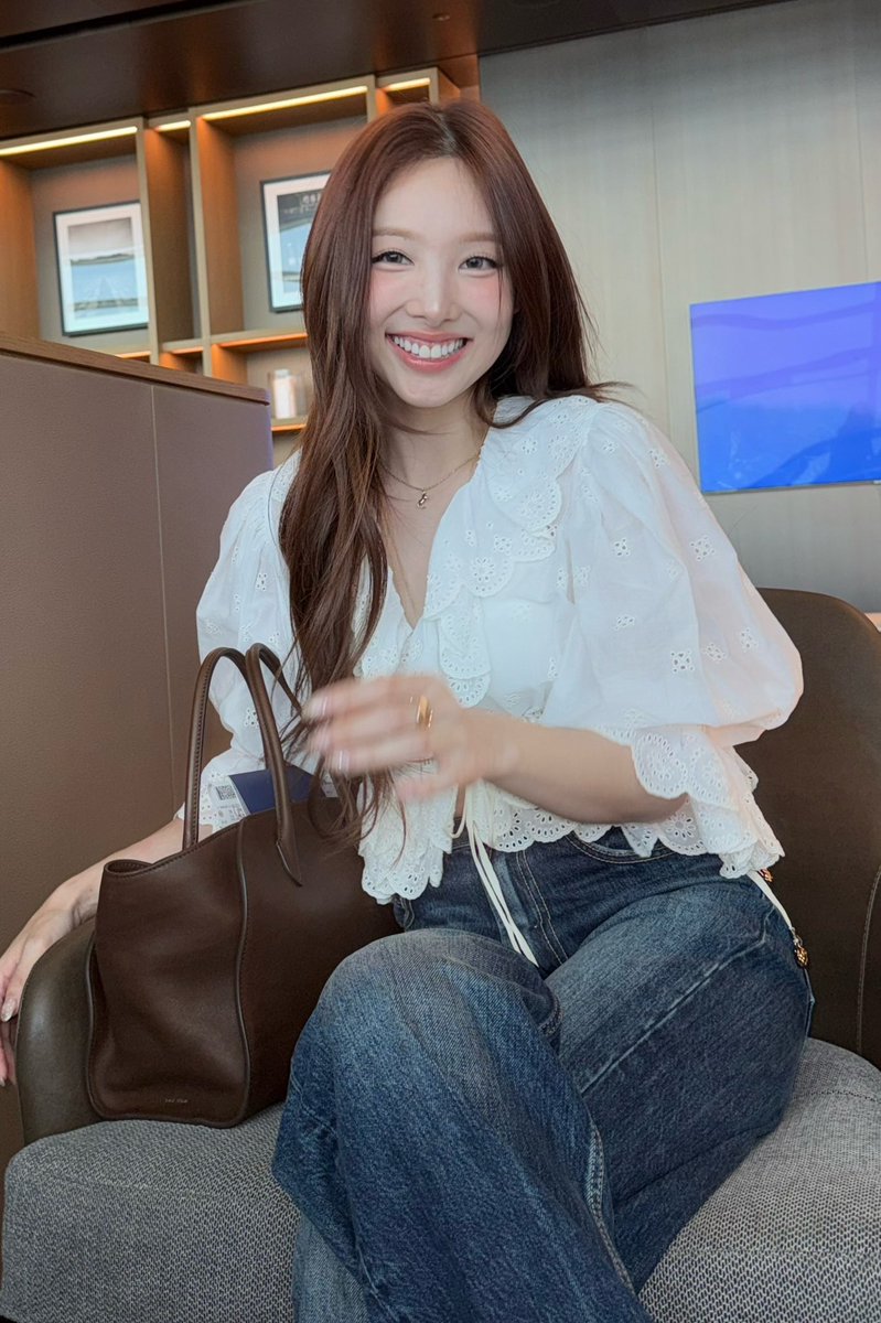 imnayeonarchive's tweet photo. https://t.co/SSp4KBYG2u