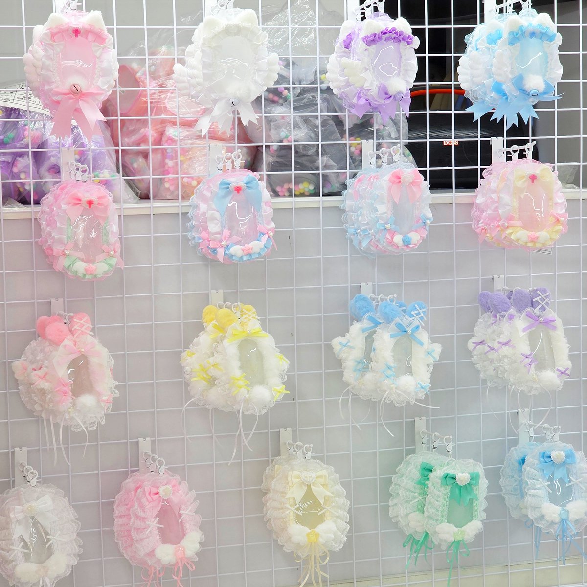 입고안내드립니다!
5cm-7/8cm 정도의 인형 보관 가능 ~ 화려한 레이스 파우치
화려한 레이스가 달려있는 더욱 예쁜 인형용 파우치를 입고했습니다!
샘플 파우치를 준비해두어서 인형 데리고 오시면 넣어보실수 있습니다!
많은 관심 부탁드려요!
감사합니다🩷