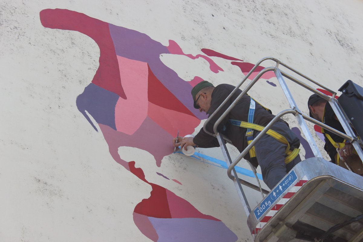 Sui muri di #Dozza, attorno alle finestre, ai portoni, alle botteghe squillano o s’accordano le tinte dei dipinti... scopri la Biennale del Muro Dipinto 2025
👉murodipinto.com | #inEmiliaRomagna