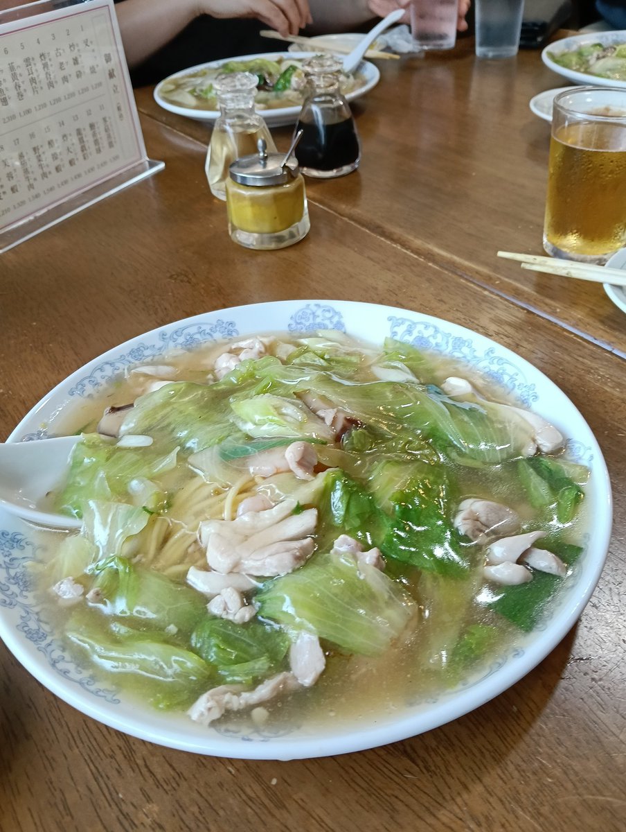 友遠方より来たる、で、からしそば。

鳳泉、並んでいただきました。焼売も久々おいしい。