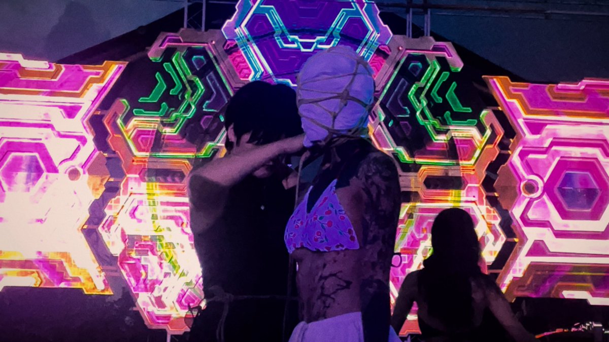 对大自然的献祭。

模 tuotuo
绳 核酸