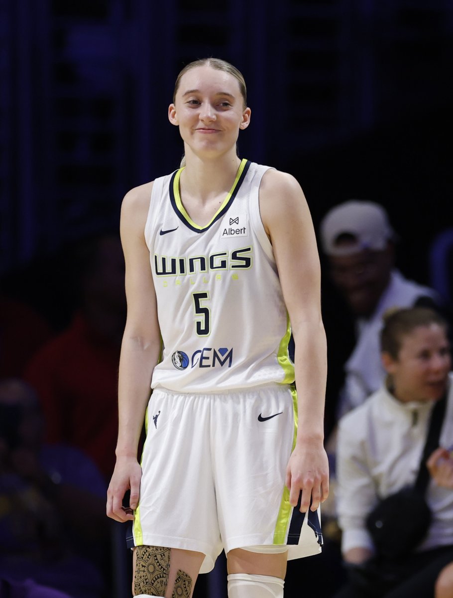 The W's Rookie 40-point club is exclusive:

Cynthia Cooper
Candace Parker
Tonight: Paige Bueckers 🔥

#WelcometotheW