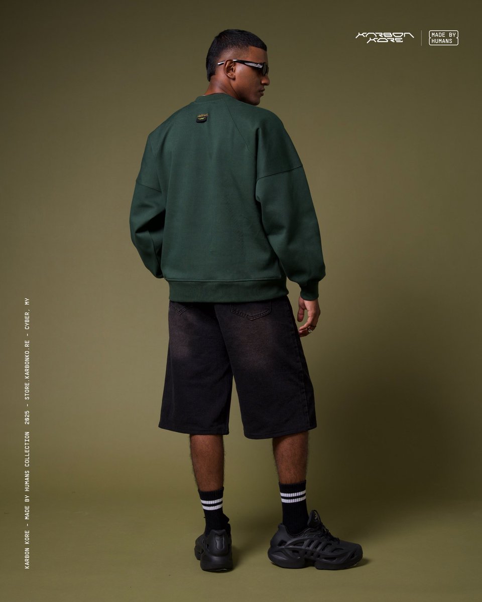 thevoadz's tweet image. Farouk in Made by Humans Crewneck L/S Sweatshirt, in X-Large
> store.karbonko.re/products/made-…