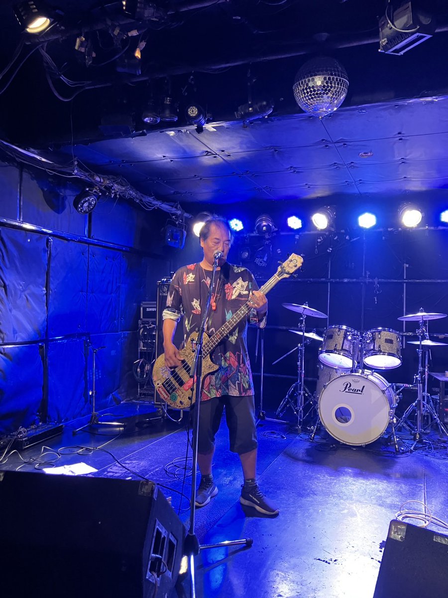 ２年ぶりのライブいつもの 8弦ベースではなくシンプルな４弦ベースで演りましたデカイPAで歌も上手く歌えた気がします　ありがとうございます