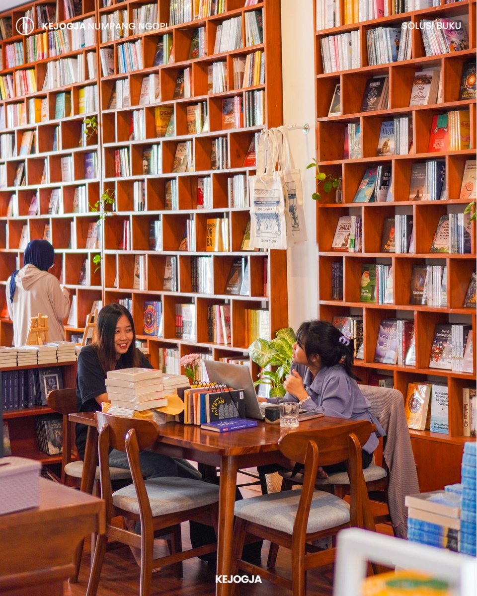 solusibukucom's tweet image. Us, literally.