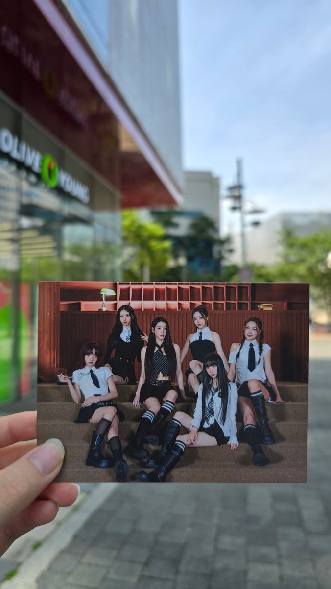 5ecretNumber's tweet image. [*****]

250821(목) Mnet 엠카운트다운 방송 명단 체크 안내

🔑 위치 : 상암 CJ ENM 앞 (사진 속 장소)
🔑 시간 : 오후 2시 50분 - 3시 05분

* 사전 안내드린 번호에 맞게 줄서주시기 바랍니다.
* 참여 준비물 중 하나라도 없을 경우 참여가 불가합니다.

#SECRET_NUMBER #시크릿넘버 
#Dont_Touch…