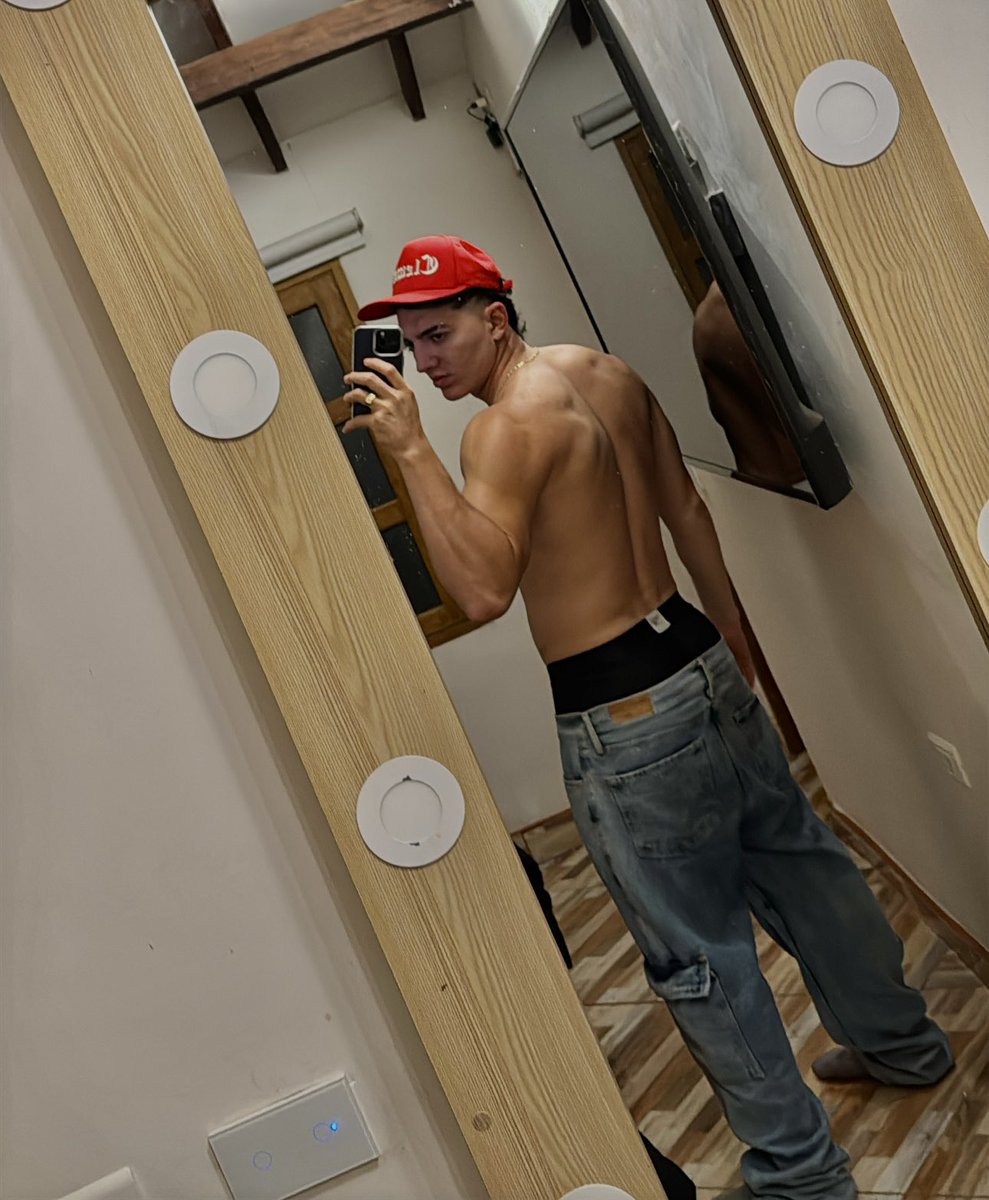 Sebastiancdn's tweet photo. RT si te gusta una buena espalda para agarrar sabroso!
https://t.co/CR2K9asQQy https://t.co/wSDewJNQqQ