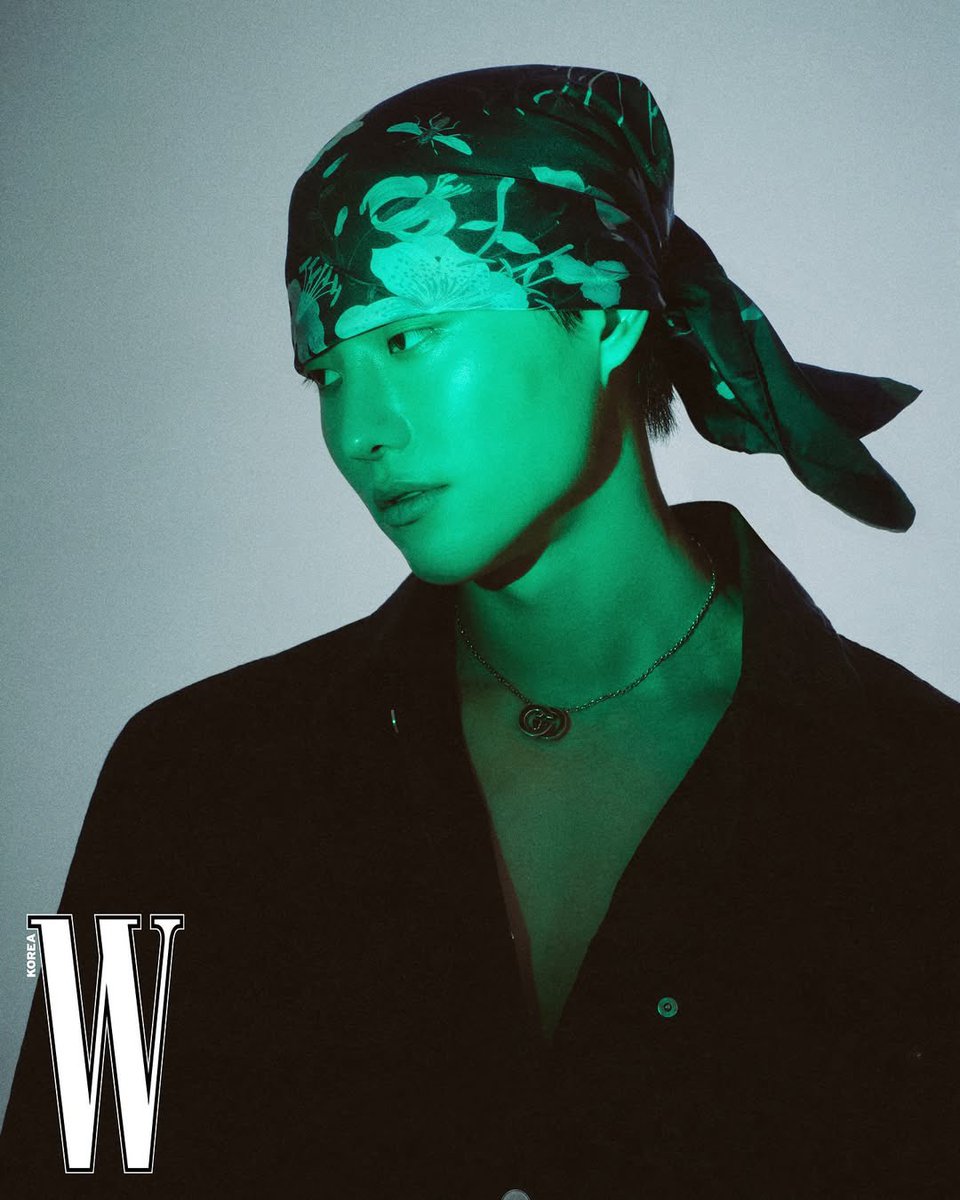 melovesyoun's tweet photo. WOODZ × Gucci Pre-Fall 2025 for W Korea’s W Spotlight 🪽

#WOODZ #우즈 #GucciPF25 https://t.co/qzoDBTBn8W