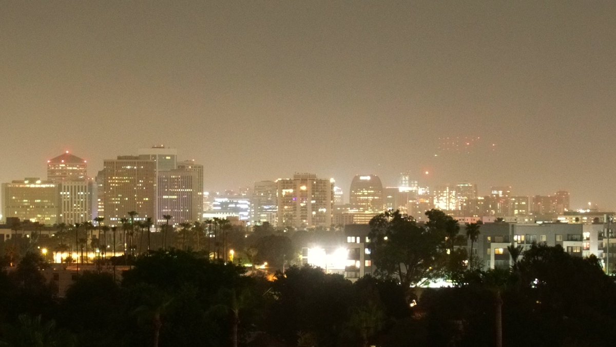 SeanOnTV's tweet photo. Dusty out there tonight with vis. dropping to just 3 miles at PHX Sky Harbor. Some sprinkles-need more surface moisture and one more big outflow to get things going. Until then-H-O-T! #FirstAlertWeather days Thurs-Fri for high heat risk! #azwx #azheat https://t.co/DY4YxJiVt7