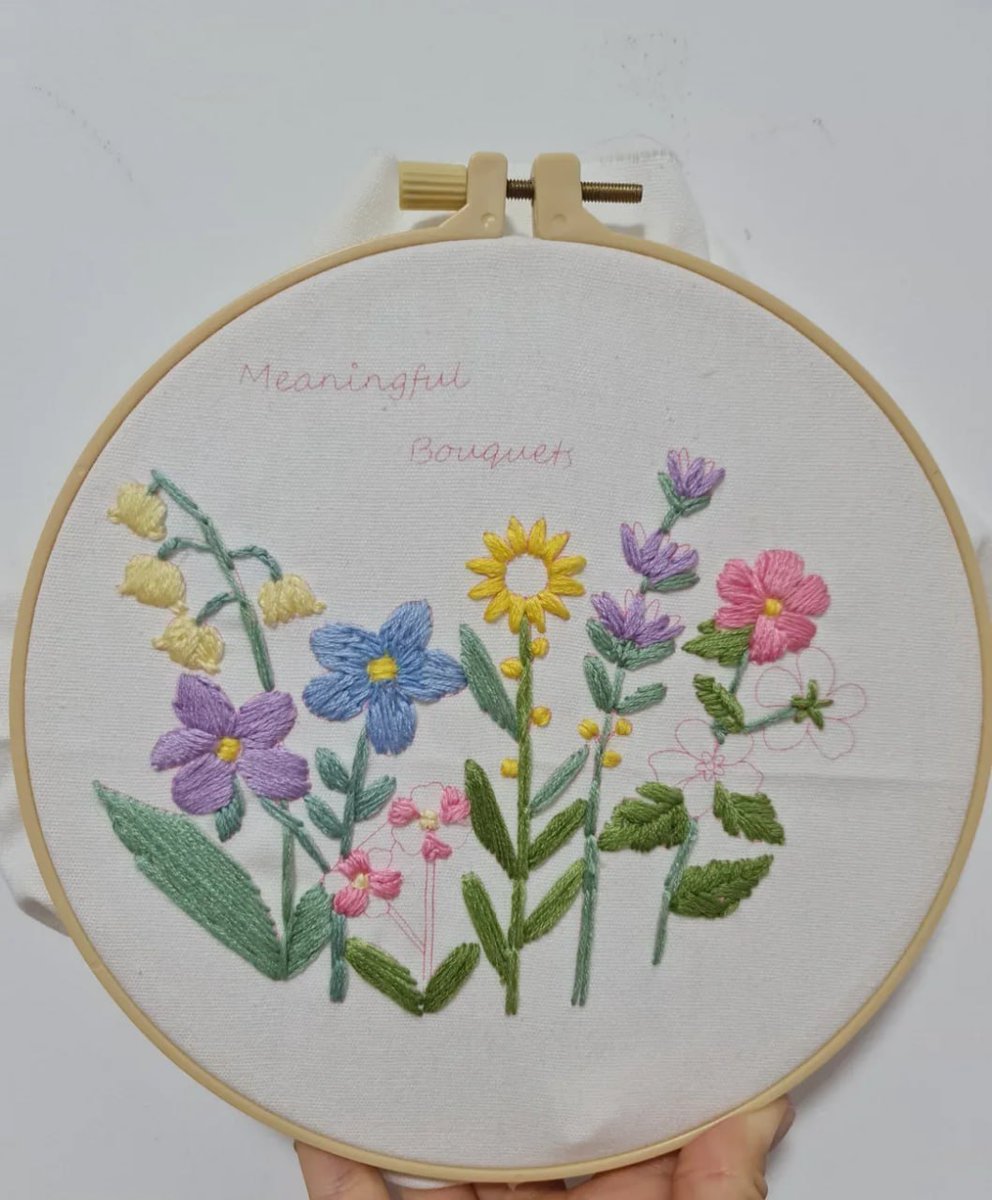 Nova21445's tweet image. I know that reading a book doesn&apos;t make you feel shocked, surprised, or angry. It&apos;s the kind of book that will refresh your mind and refresh your spirit throughout the day. #BookLovers #MindRefresh #SpiritRefresh