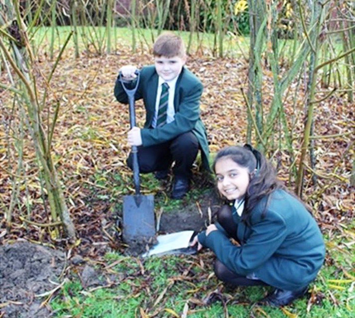 welshbollocks's tweet photo. Children in Trimsaran burying their GCSE results. An ancient tradition dating back to 1976. https://t.co/zfbMgFFBUY