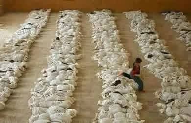 ahmadaabden's tweet photo. بيننا وبينهم
جبالُ جثثٍ
وأنهارُ حقدٍ
ودمٌ وعويل
وثأرٌ طوييل
#لن_ننسى
#كيما��ي_الغوطة
#مجزرة_العصر https://t.co/EusJcx0AD1