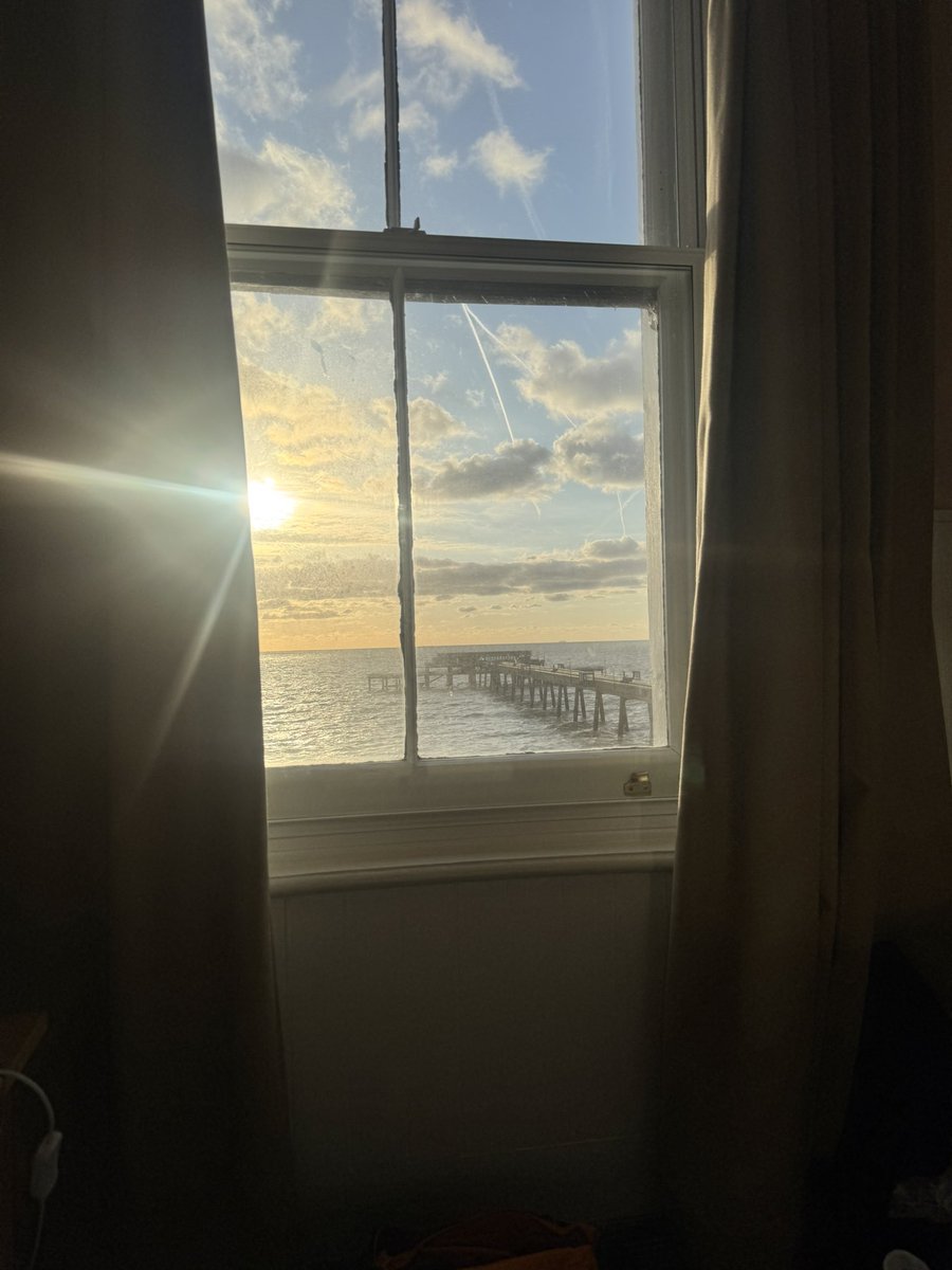 Hotel bedroom with a view! Sat in bed watching the sun rise! 🌅