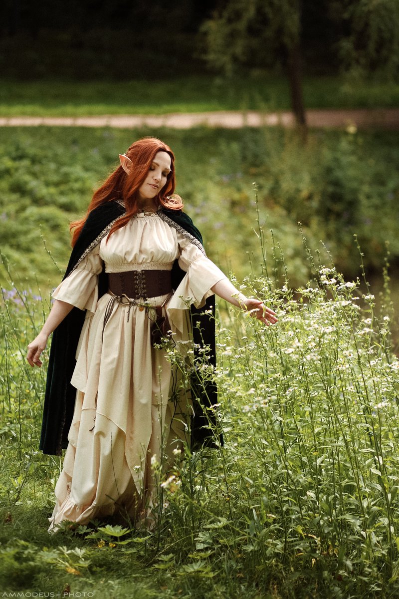 Траву идите потрогайте говорю.