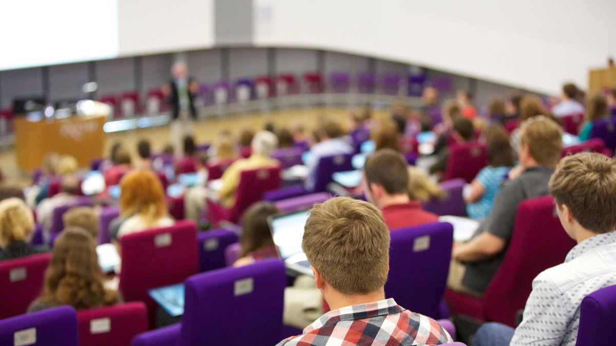 Its GCSE results day! Did you know that we offer an online Maths Transition Course for students applying  for particular courses, who achieved GCSE Maths at one grade lower than required. Visit our website to find out more exeter.ac.uk/study/undergra…