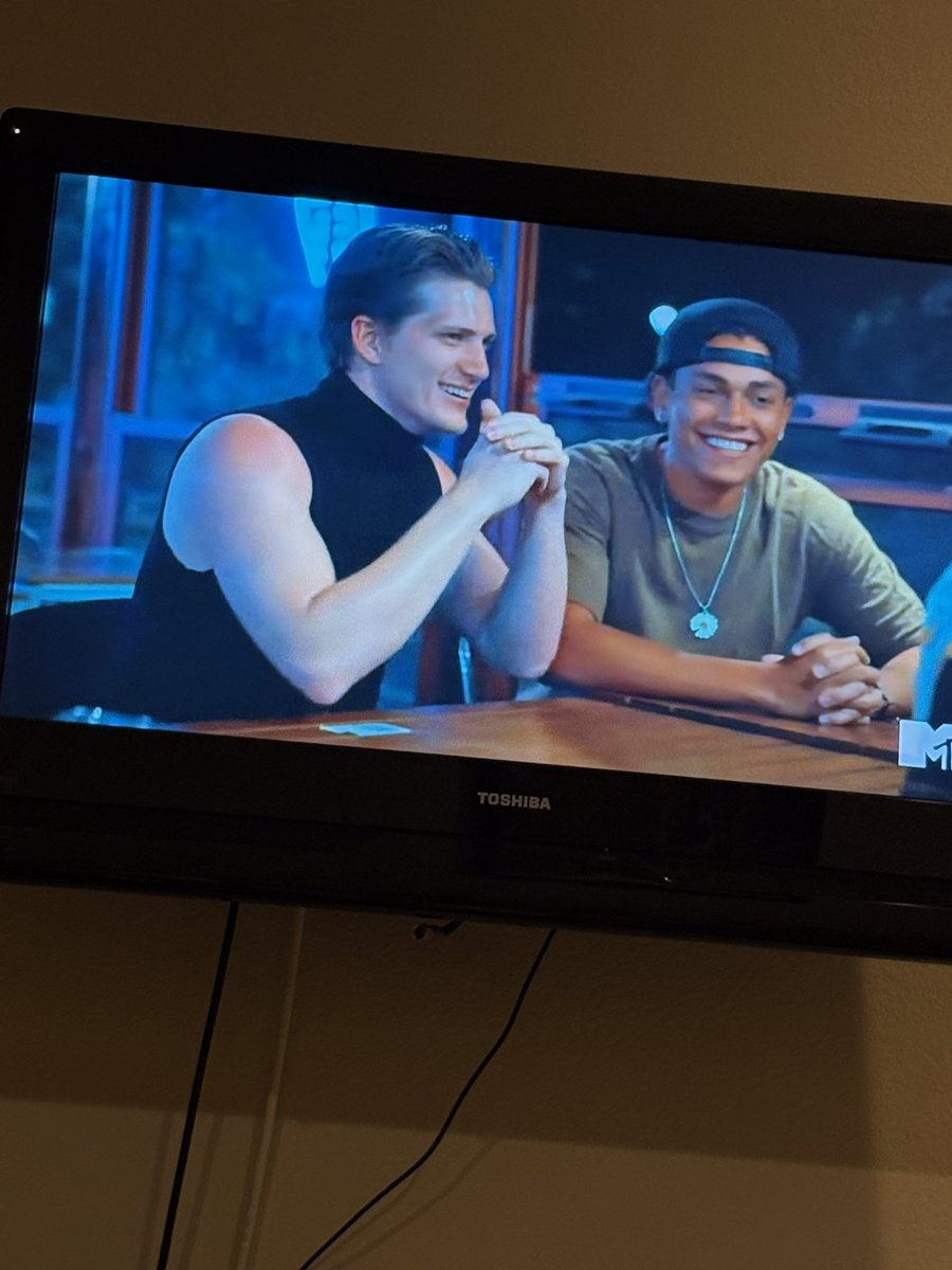 sarinalove's tweet photo. @GamerVev i need your thoughts on this guys top…i swear I owned the same thing in the late 90s https://t.co/2lf3FYsnDt