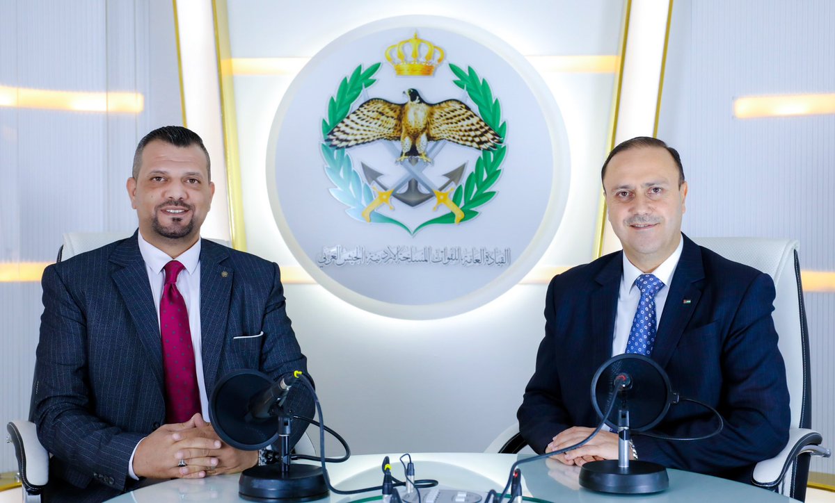 DrMohAlmomani's tweet photo. في لقائي عبر إذاعة القوات المسلحة – الجيش العربي، أكدت أن إعادة تفعيل #خدمة_العلم جاء استجابة لتوجيهات القائد الأعلى وتحقيق رؤية ولي العهد، كرسالة وطنية استراتيجية تعكس مكانة الشباب في مشروع الدولة التحديثي الشامل.

البرنامج يشمل تدريبًا عسكريًا وميدانيًا نوعيًا، إلى جانب محاضرات ثقافية وتوعوية، ويُدار بإشراف كامل من القوات المسلحة لضمان أعلى درجات الانضباط والاحترافية.

خطة إعلامية شاملة رافقت الإعلان والتنفيذ، والتقييم سيكون دوريًا بقيادة الجيش العربي، لضمان أثر مستدام يعزز قيم الالتزام والانضباط والتفاني والمثابرة، ويحوّل طاقات الشباب إلى قوة وطنية تخدم الوطن وتحميه.