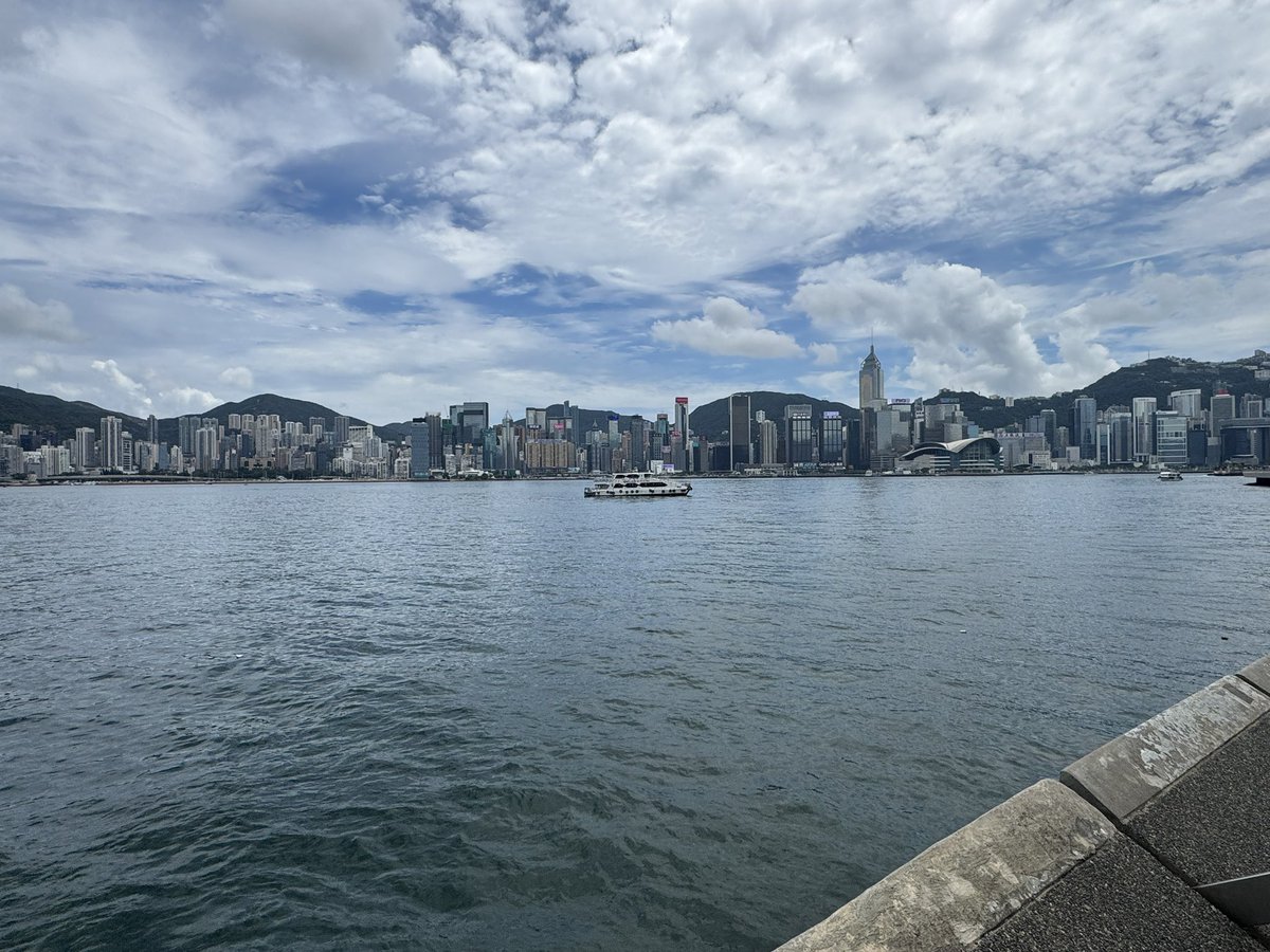 stsuchiy's tweet photo. 香港に来てます仕事で https://t.co/U5quGwSnNp