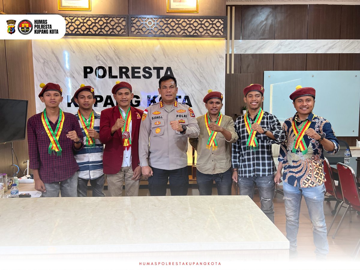 TribratanewsKu1's tweet photo. Kapolresta Kupang Kota menerima kunjungan silaturahmi dari Perhimpunan Mahasiswa Katolik Republik Indonesia (PMKRI) Cabang Kupang.
#PolriUntukMasyarakat #PolrestaKupangKota #Kupang #NTT #PMKRI #divisihumaspolri #PolisiBAIK https://t.co/AkDpKNVVKm