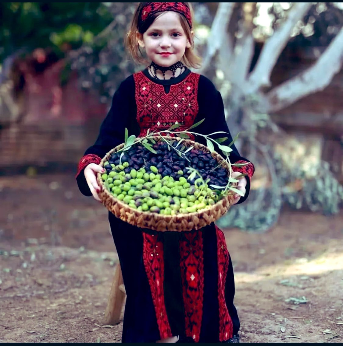 Güzeller güzeli Maria El-Daour ve ailesi bugün şehit oldu. 🙂‍↕️

Filistin’de tüm insanlığı 
katlettiler…

Siyonizm Terördür !
#ZionismIsTerror #Gaza