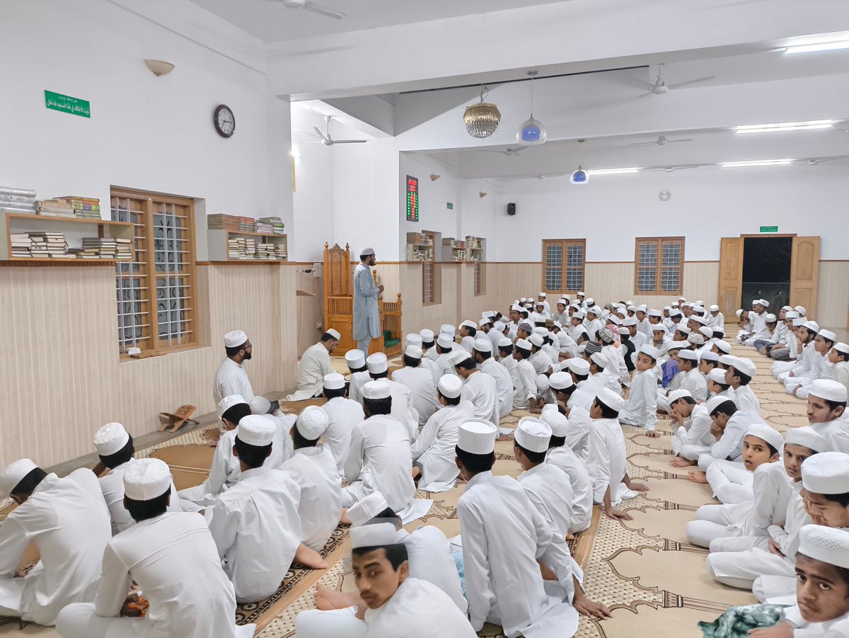 SIO_AP's tweet image. Zonal President Visit | Punganur 

Alhamdulillah, on 15th August 2025, SIO AP  State President Br. Ameer Fahad visited Punganur Unit. 

 1. Flag hoisting ceremony at Falah English Medium School.
2. Jumah Khutba 
3. Visited Darul Huda Madarasa
4.  Poster launch

#SIOAP