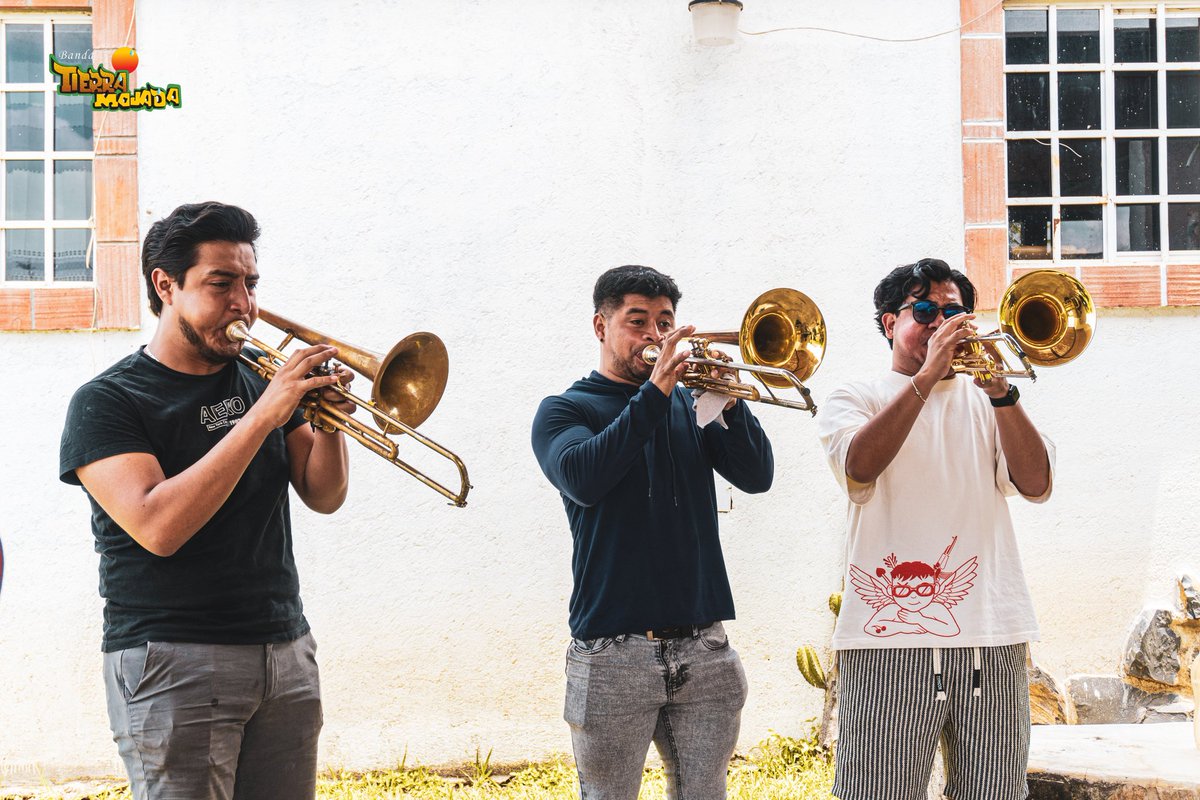 btierramojada's tweet photo. 🎺✨ Detrás de cada presentación hay horas de ensayo, entrega y pasión.
Así se vive el esfuerzo de cada uno de nuestros músicos, preparando todo para que cada nota suene con el corazón 💙🌧 https://t.co/58ajDZGNm3