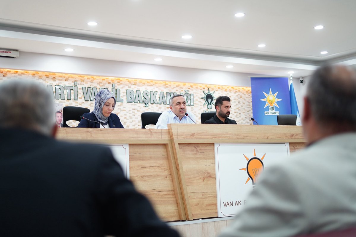 İl Başkanımız Abdulahat Arvas’ın başkanlığında haftalık olağan Yönetim Kurulu Toplantısı gerçekleştirildi.
<a href="/Akparti/">AK Parti</a> 
<a href="/abuyukgumus/">Ahmet Büyükgümüş</a> 
<a href="/MustafaAlkayis/">Av. Mustafa Alkayış</a> 
<a href="/merdogan02/">Mehmet ERDOĞAN</a>