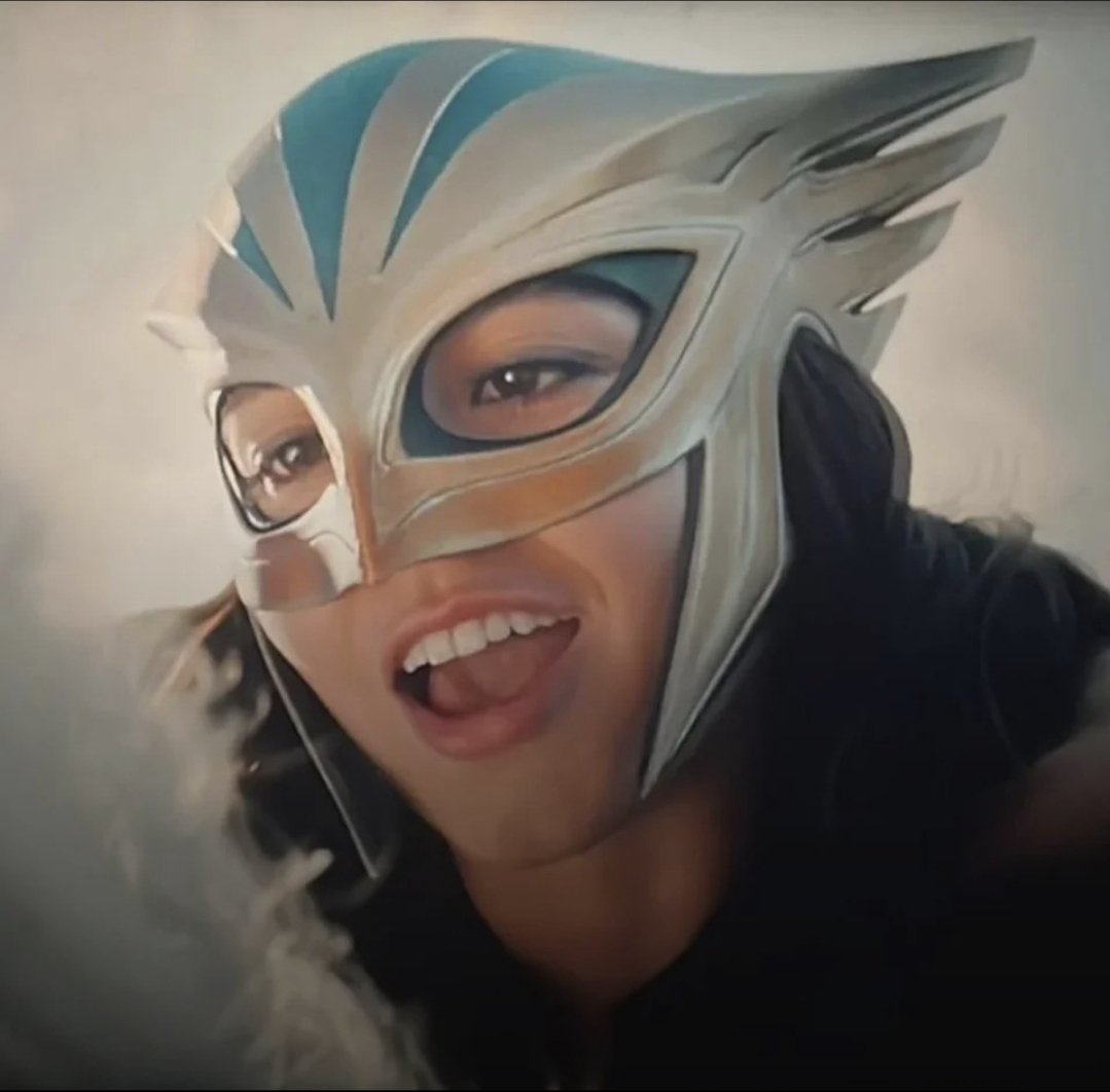 Why did they swap her gold/black helmet for a white/blue one in this shot?