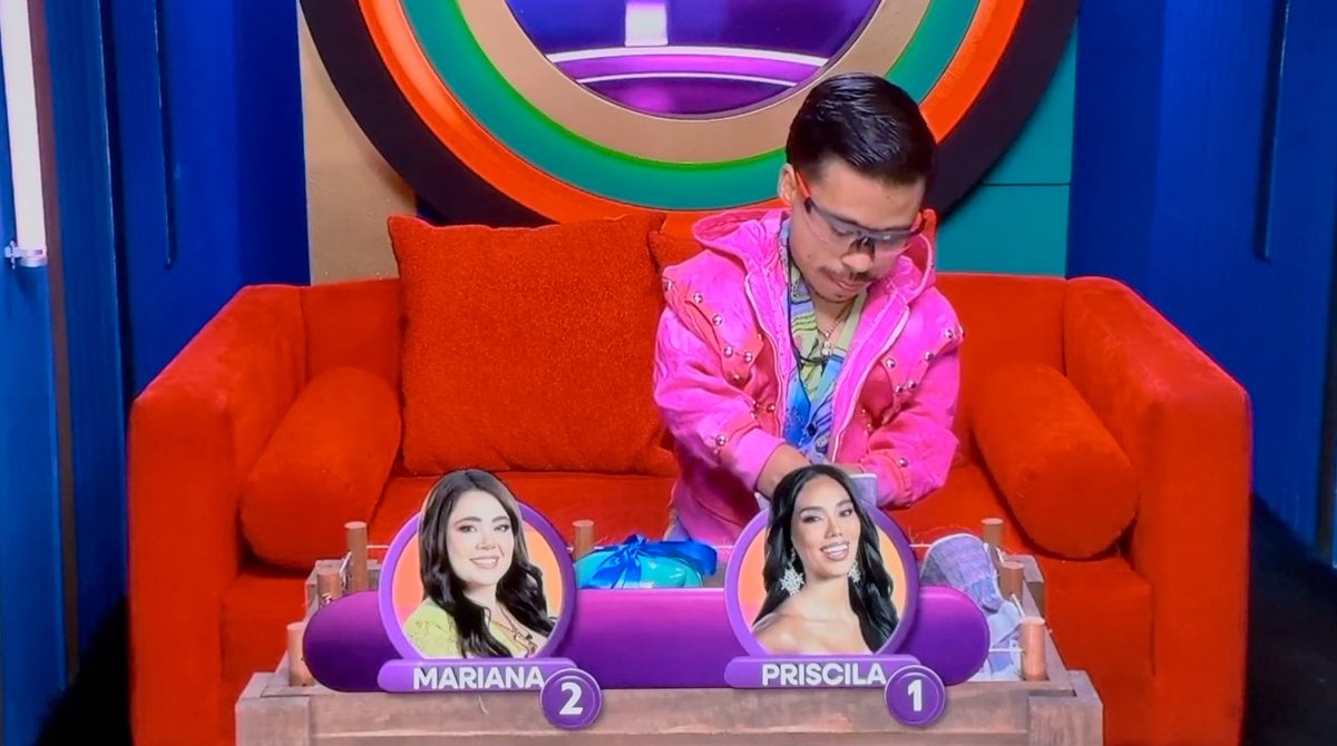 iamaraujonaim's tweet photo. La gente tirando hate a Mariana por darle esos 3 puntos a Abelito. Pero este wey siempre que tiene oportunidad de nominarla, no se toca el corazón. Jajaja y ahora que es lo contrario ahí van a defenderlo #LaCasaDeLosFamosososMx3 #LaCasaDeLosFamososMx #LCDLFMX #LCDFLMX3 https://t.co/Bm25GC6t2X