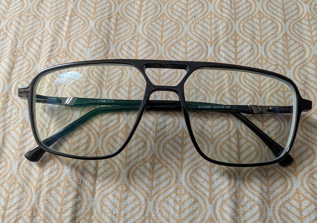 yuktesh_bugudi's tweet image. How dumb can you be @Lenskart_com&quot;
Your solution was: 
&quot;Order the same frame without lenses.
Once it is delivered, visit the nearest store to get the lenses fitted to the new frame&quot;

As a sensible guy, I visited a trusted local optical store and got the lenses into this frame