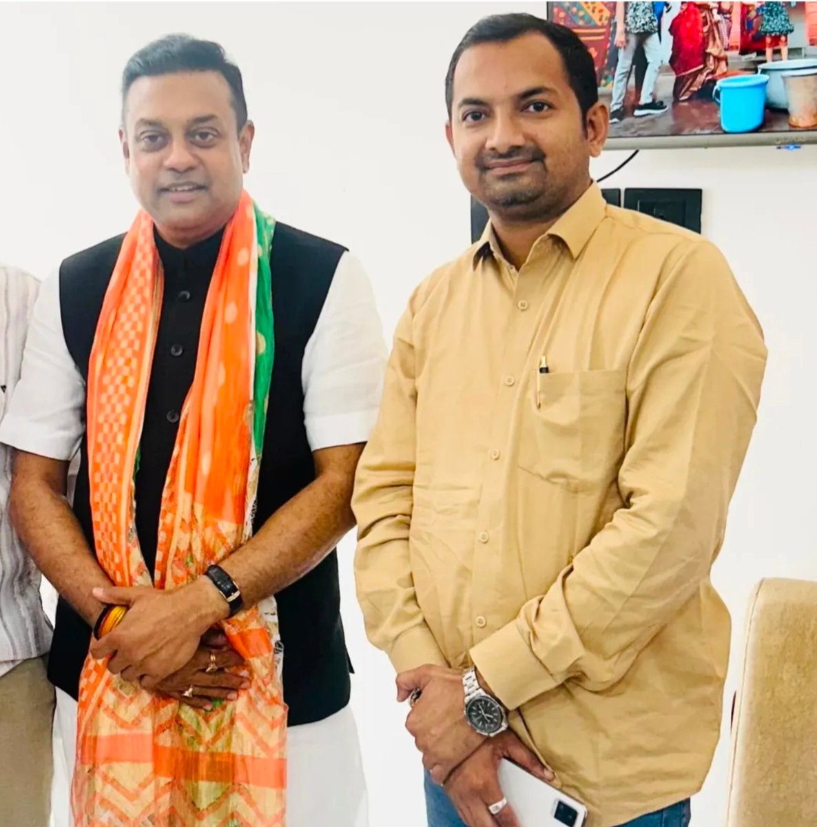 पूरी लोकसभा सांसद एवं भाजपा के राष्ट्रीय प्रवक्ता संबित  पात्रा के  निवास स्थान पर सिरोही भाजपा के युवा नेता चिराग रावल ने की मुलाकात , तथा लिया आशीर्वाद 
#sirohi #bjp