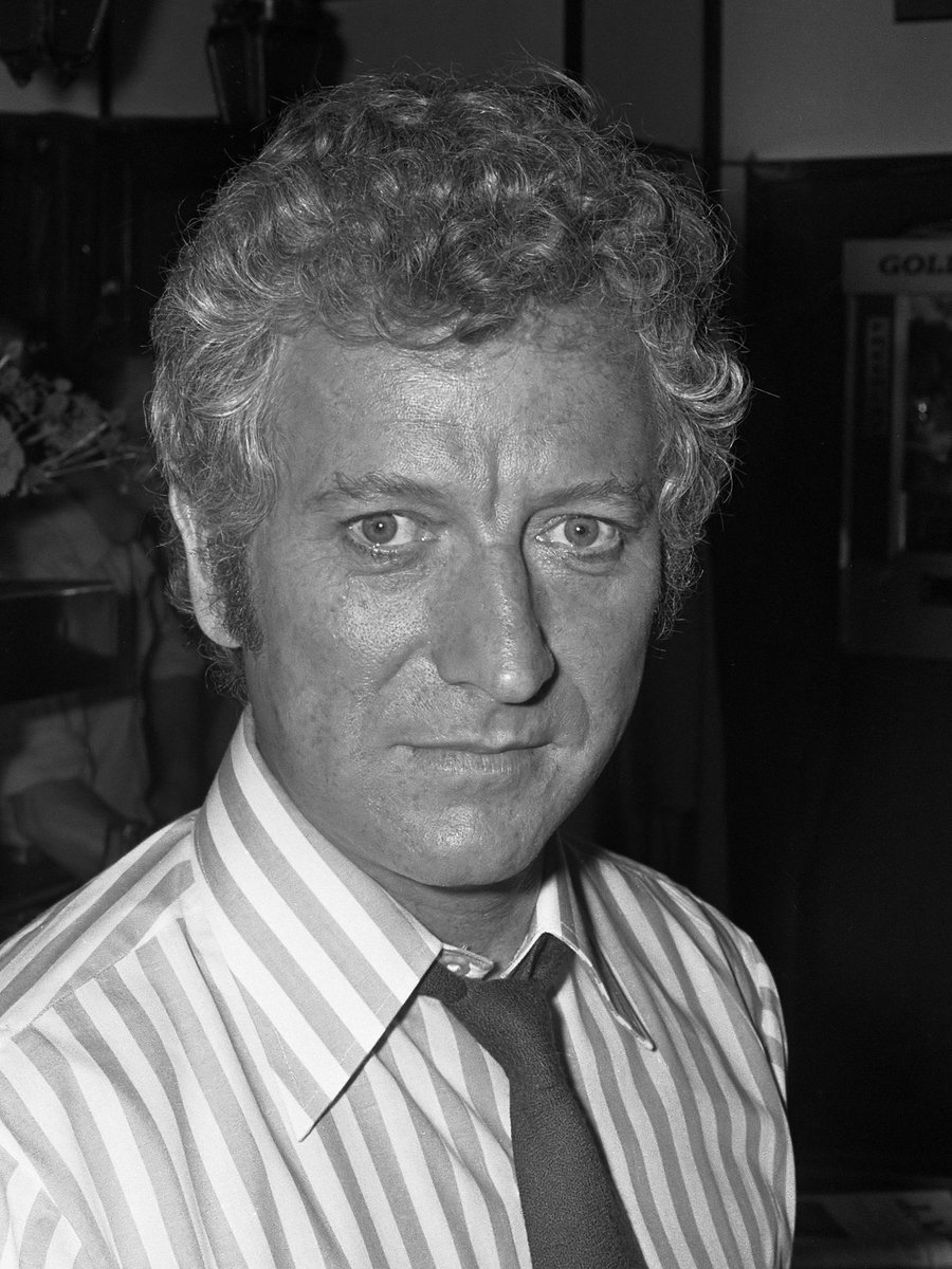daveainsworth63's tweet photo. Remembering the brilliant English actor Barry Foster who was born on this day in 1927. He died in 2002. #BarryFoster #VanDerValk #Sweeney #Frenzy #RyansDaughter #BattleOfBritain #SeaOfSand #Robbery #Dunkirk #TheFamilyWay #KingAndCountry #TwistedNerve #FallOfEagles #TheWildGeese https://t.co/lBNlE136xL