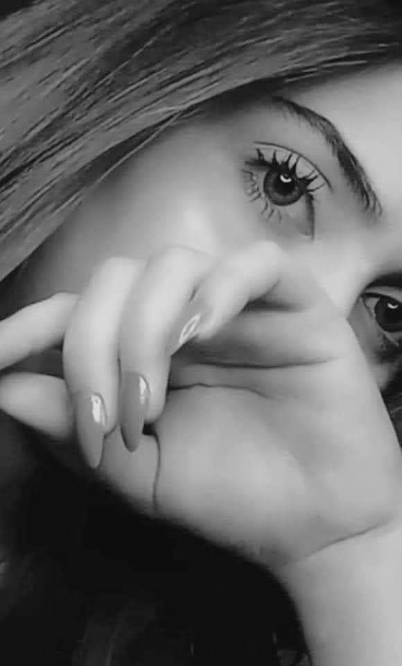 " کچھ خاموشیاں خالی نہیں ہوتیں 
وہ اُن تمام لفظوں کا بوجھ لیے ہوتی ہیں ، جو ہم کبھی کہنے کی ہمت نہ کر سکےـ!

،،،،،🖤