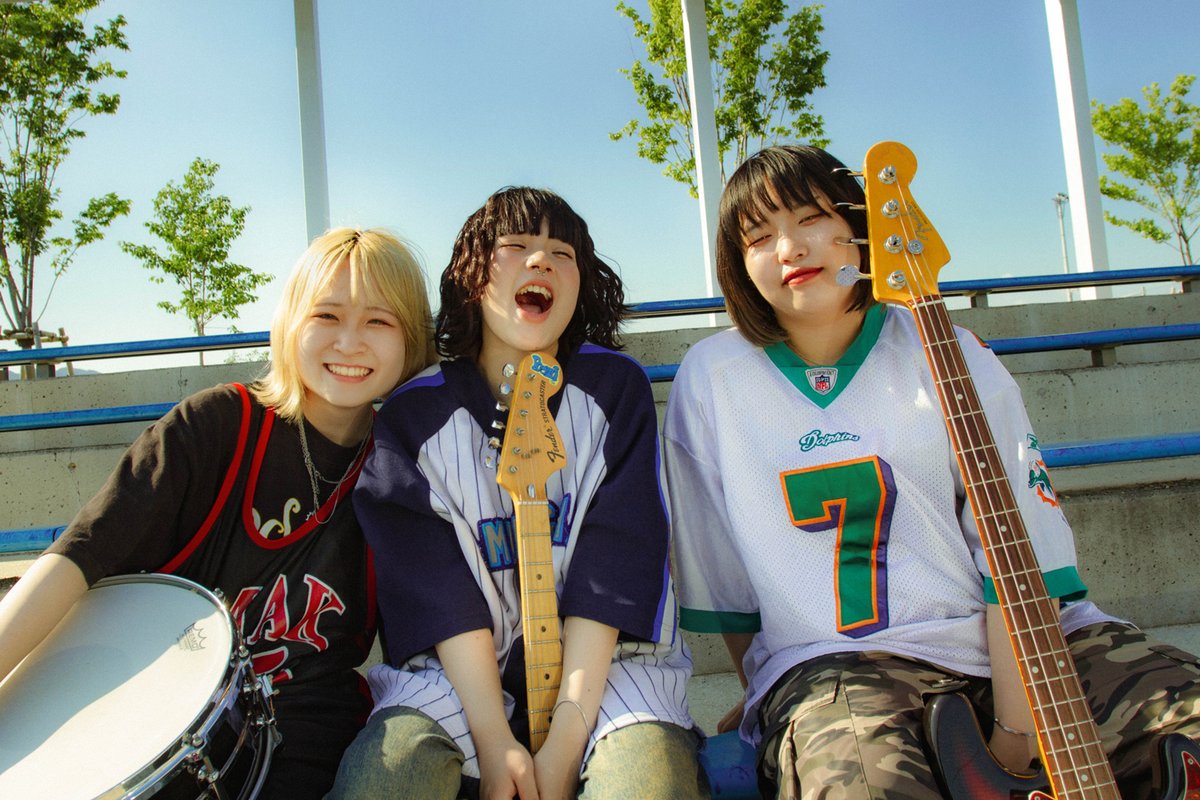 MusicChannel_J's tweet photo. 3ピース・インディーロック・ガールズバンドyummy’g、3ヶ月連続配信シングル第1弾「2L8」 をリリース&amp; Music Video公開！

配信：https://t.co/rn355EH9S5
MV：https://t.co/7mPySa9Nta

@yummyg_official
#yummyg #2L8 #トゥーレイト #toolate
#インディーロック #Jrock #Jpop #MusicChannel_J #MCJ https://t.co/zl37qy3l08